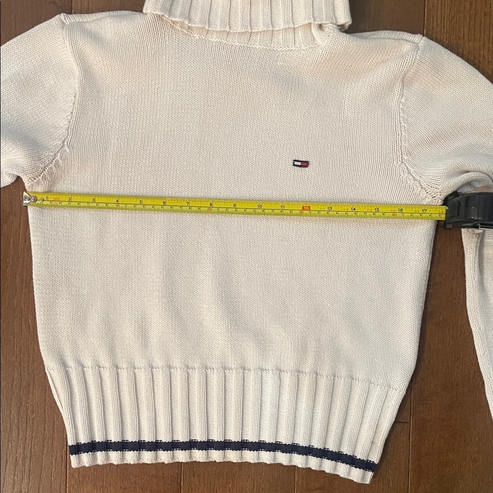 VINTAGE Tommy Hilfiger Cropped Sweater with Iconic TH Colorway Accents - Picture 6 of 7